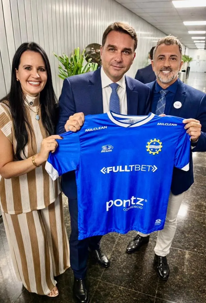 Câmara de São José pode votar título de cidadão para Flávio Bolsonaro nesta quinta-feira