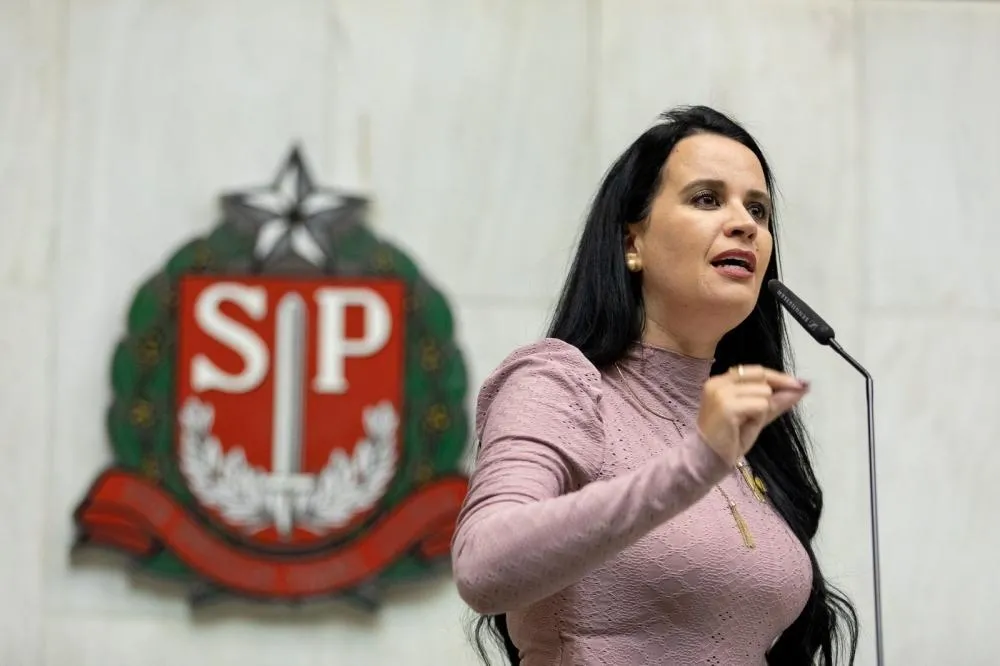Deputada alerta para desvalorização da mulher na política e defende atuação por mérito