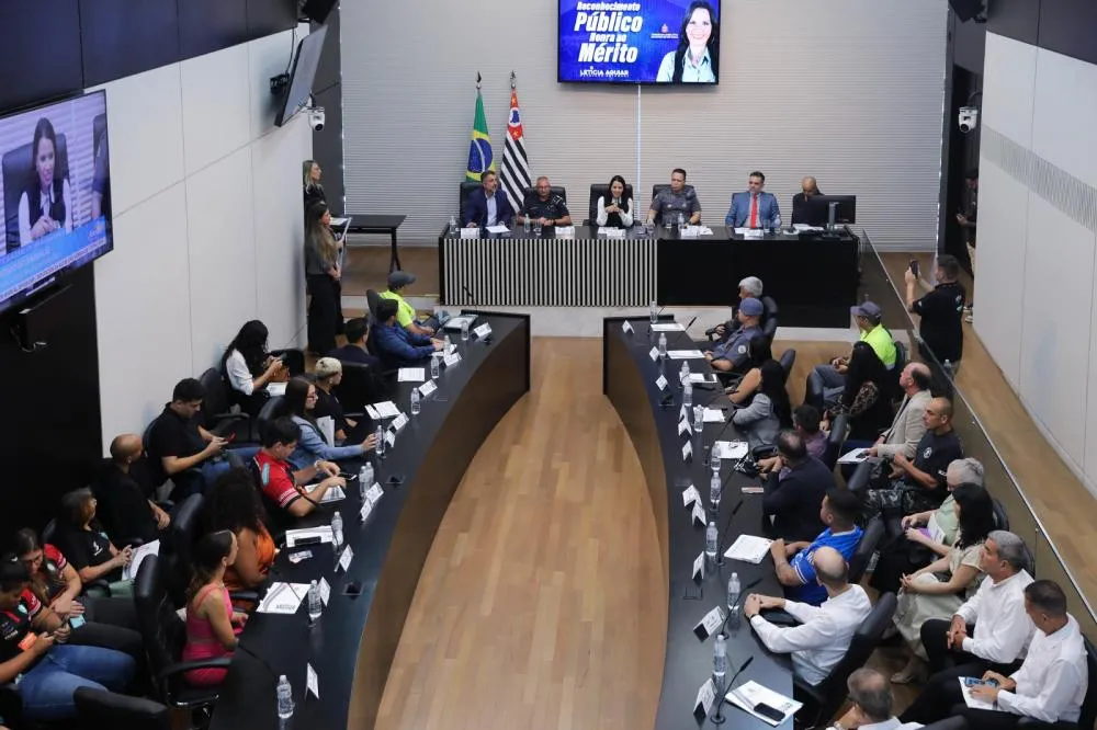 Às vésperas da Copa, Leticia Aguiar reúne ídolos do esporte em homenagem na Alesp