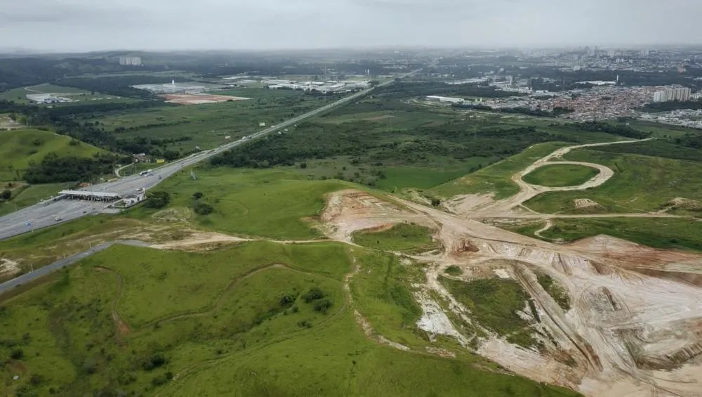 Frente fria mantém céu nublado, chuva e temperaturas abaixo da média no Vale do Paraíba