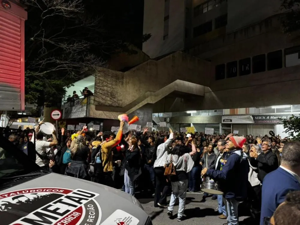 Servidores municipais de Taubaté aprovam greve e paralisação pode começar na terça-feira