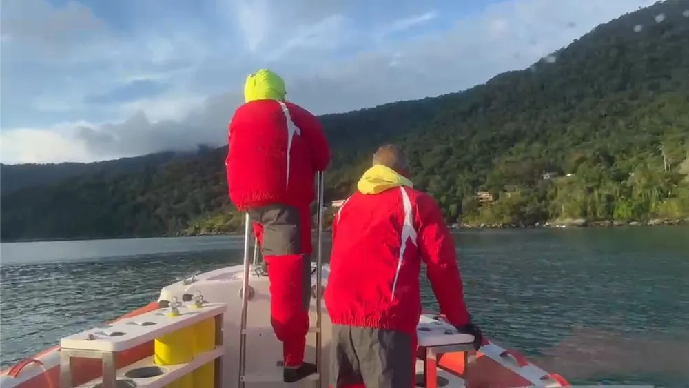 Corpo é encontrado no mar durante buscas por homem desaparecido após passeio de moto aquática em Ilhabela