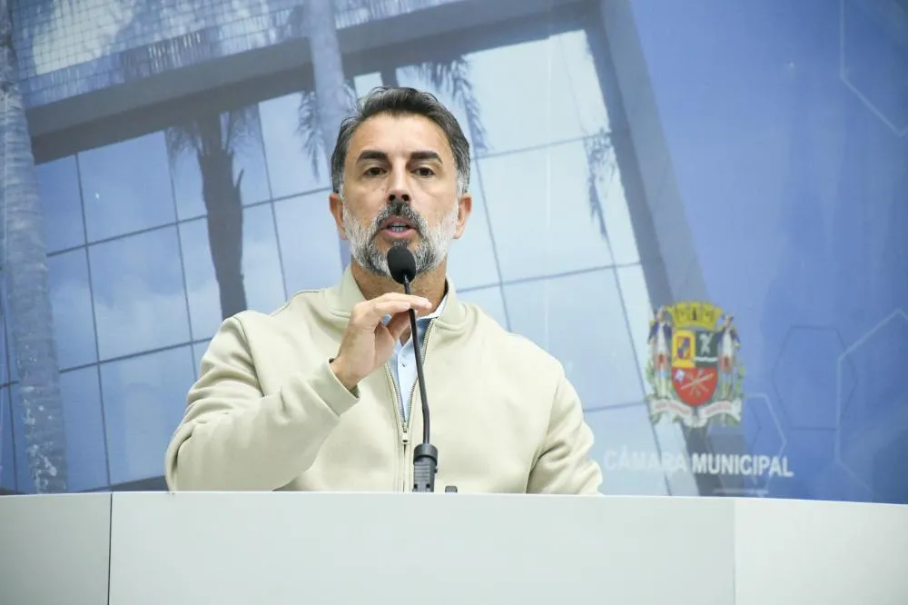 Nomofobia: Câmara aprova projeto do vereador Senna para combater o vício em celulares
