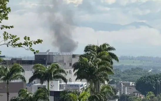 Incêndio atinge ponto de recicláveis e mobiliza bombeiros em Aparecida