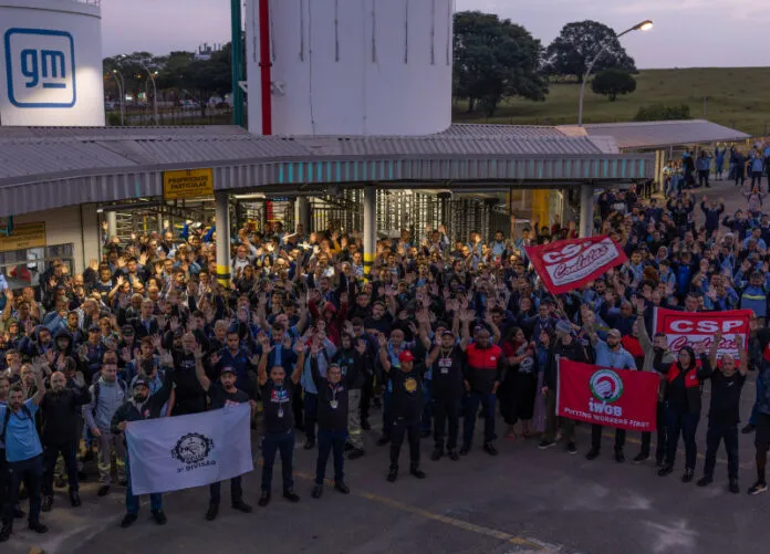 Metalúrgicos da GM aprovam PLR de R$ 20,7 mil após ameaça de greve em São José